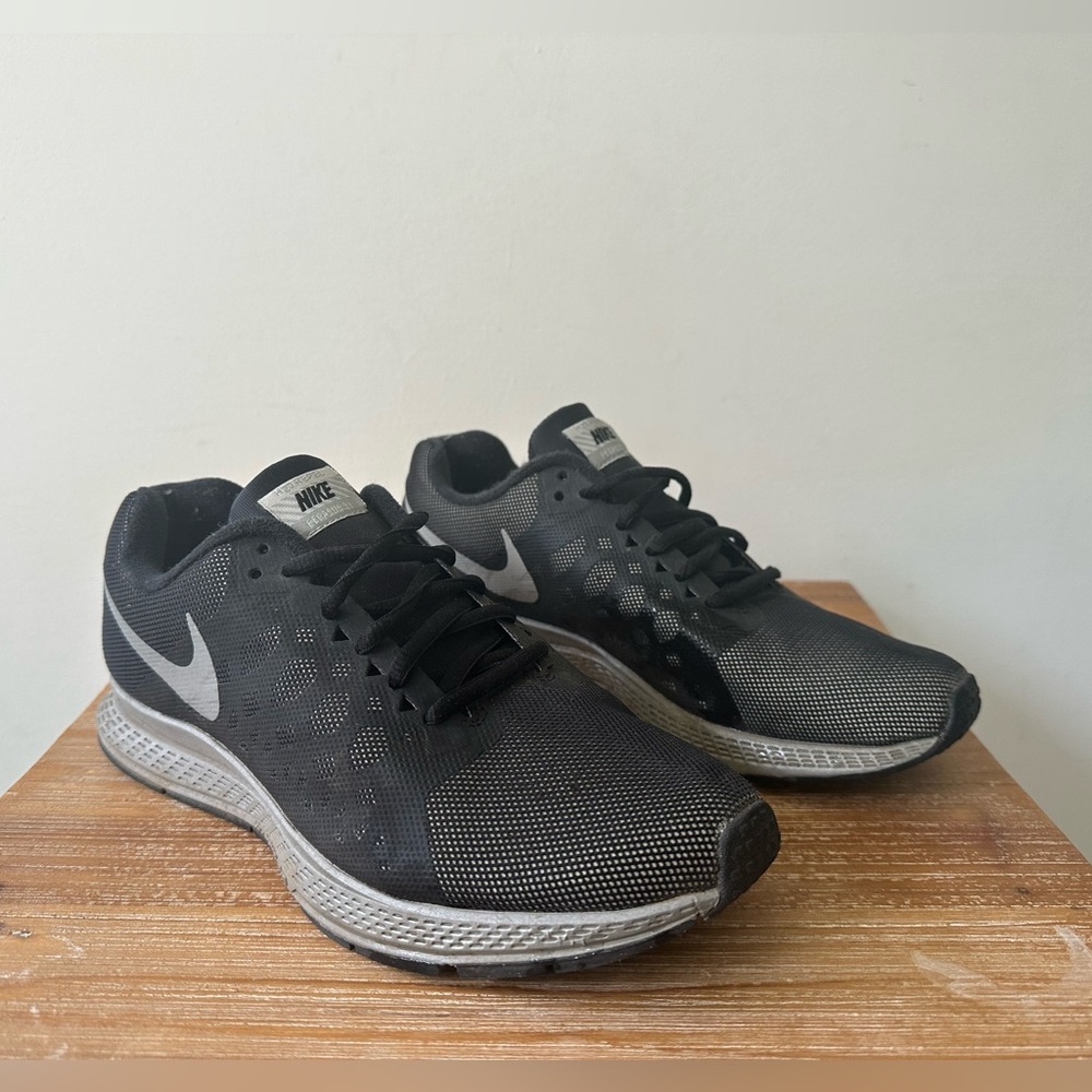 Nike | W7 | Black and Gray Reflective Pegasus 31 Flash Running Shoes